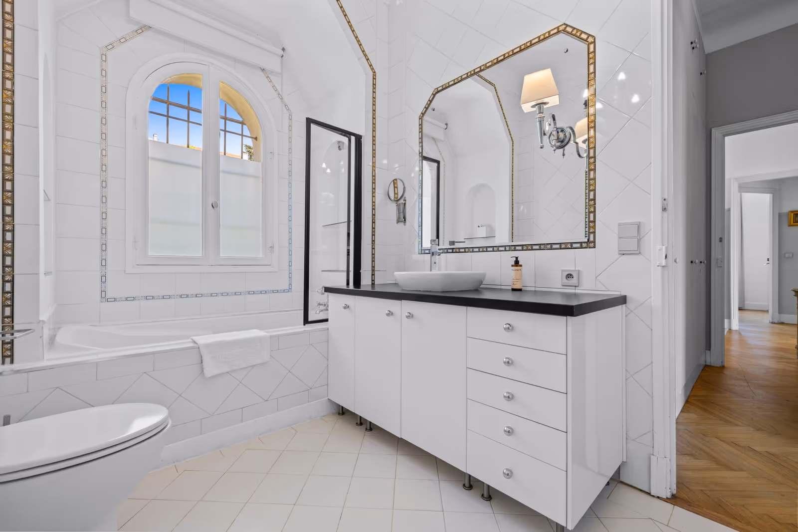4-Bedroom Belle Époque Villa in Cannes with Pool — view 26