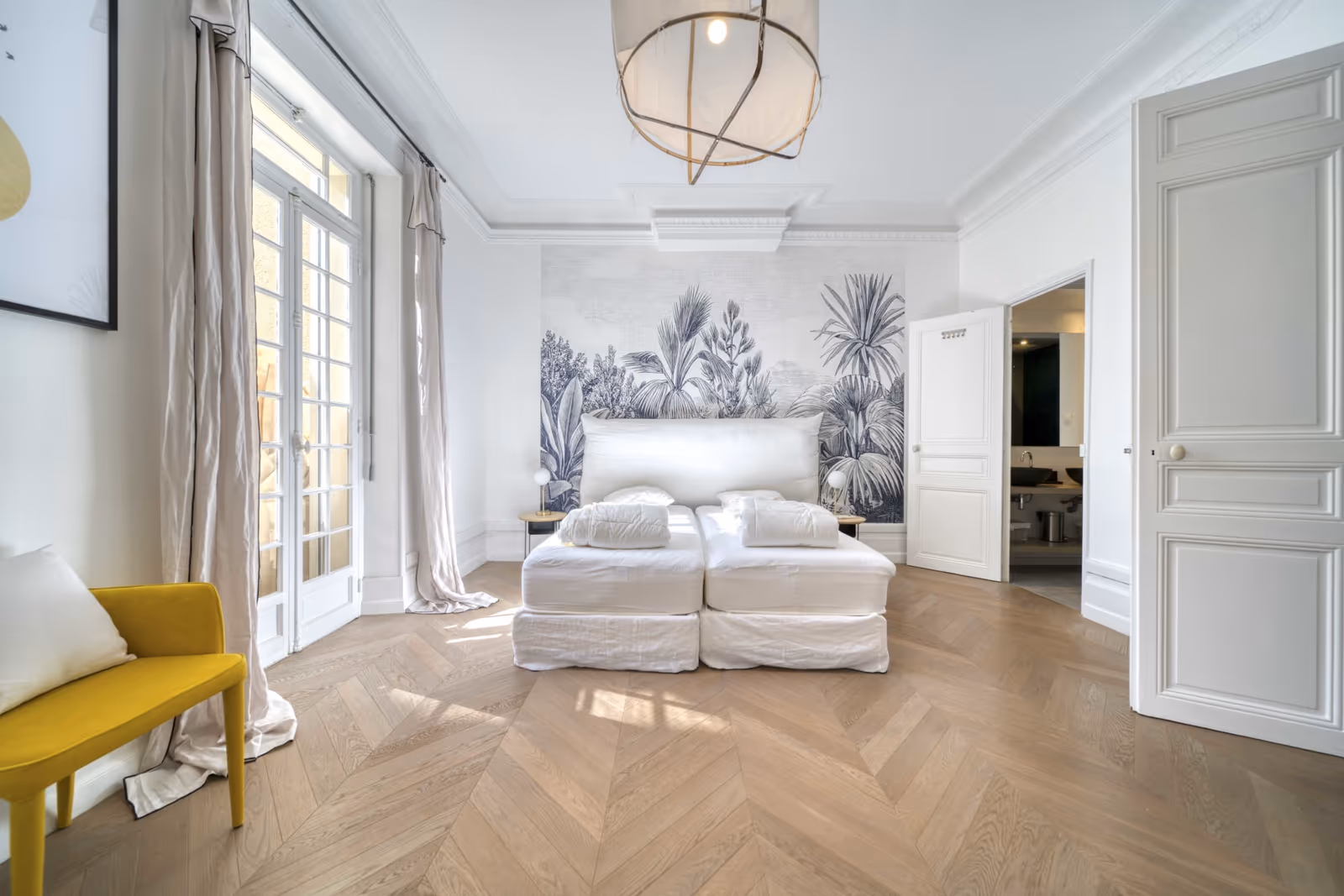 2-Bedroom Apartment on Rue d'Antibes in Cannes — view 4