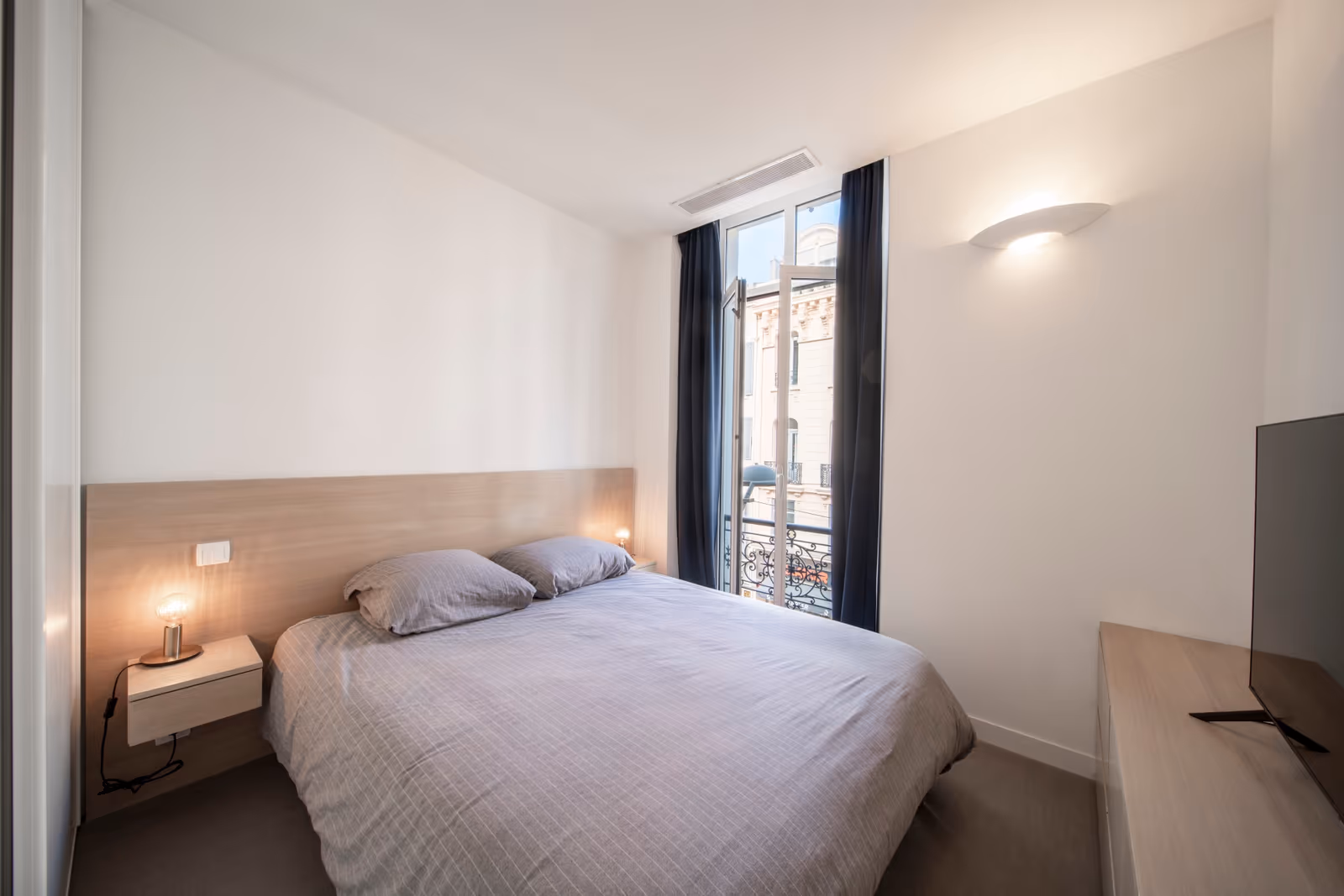 2-Bedroom Apartment opposite the Palais with Croisette View — view 6