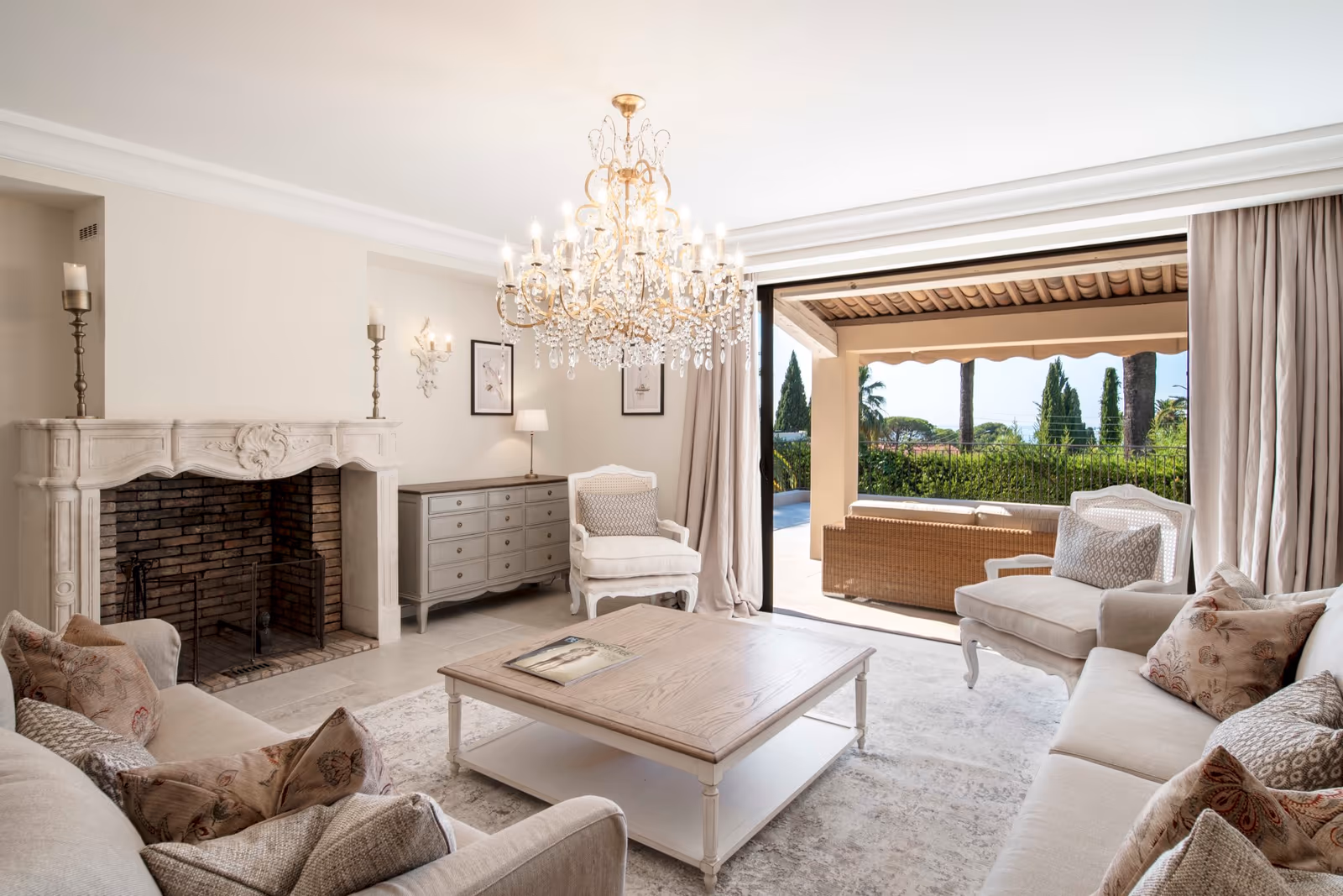 5-Bedroom Villa in Cannes with Pool & Private Cinema — view 5