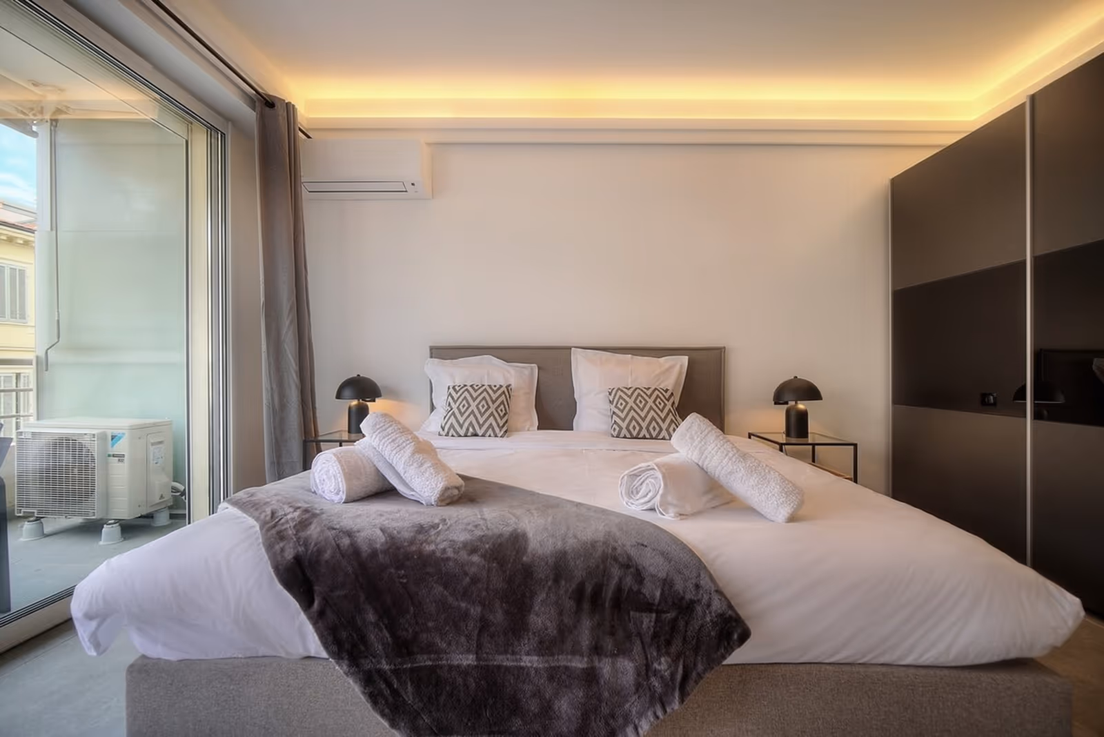 Studio at the Grand Hôtel in Cannes with Private Terrace — view 8