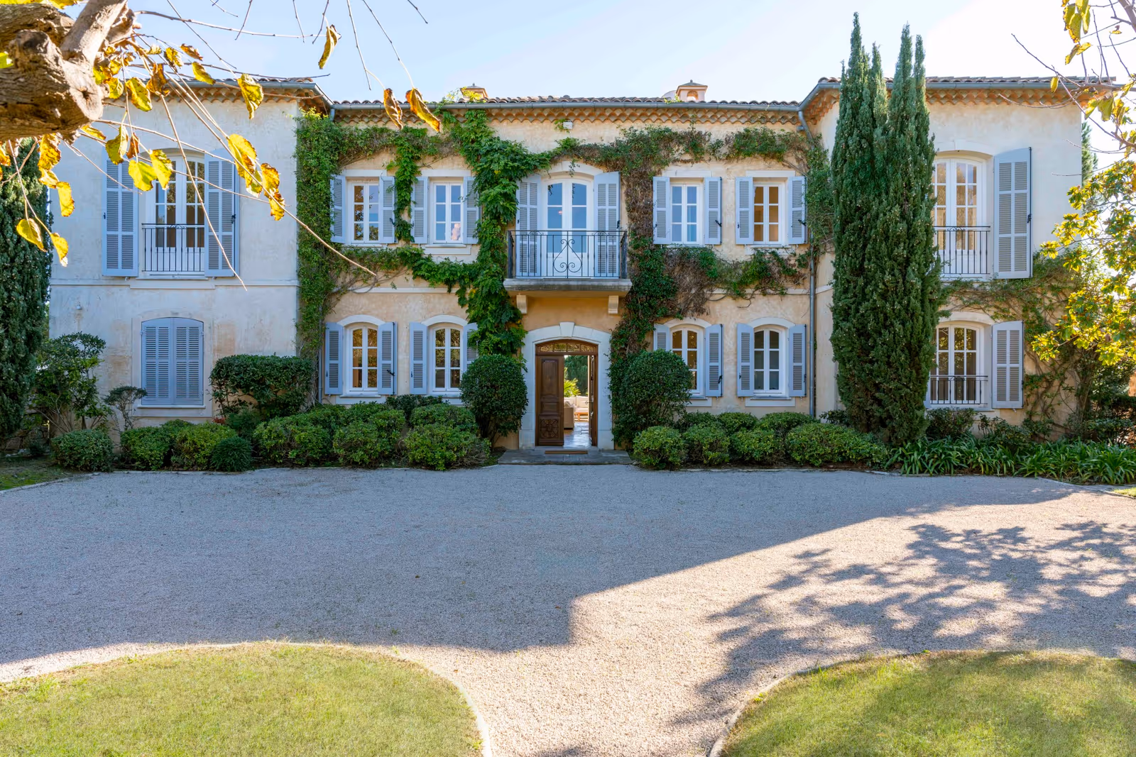 7-Bedroom Villa in Super-Cannes with Sea View & Tennis — view 1