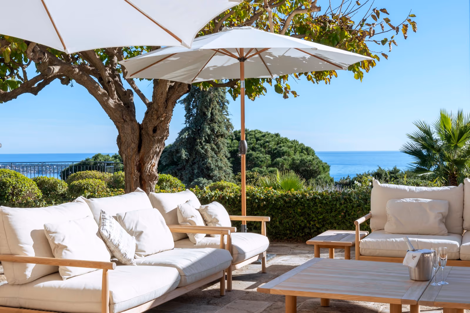 7-Bedroom Villa in Super-Cannes with Sea View & Tennis — view 3