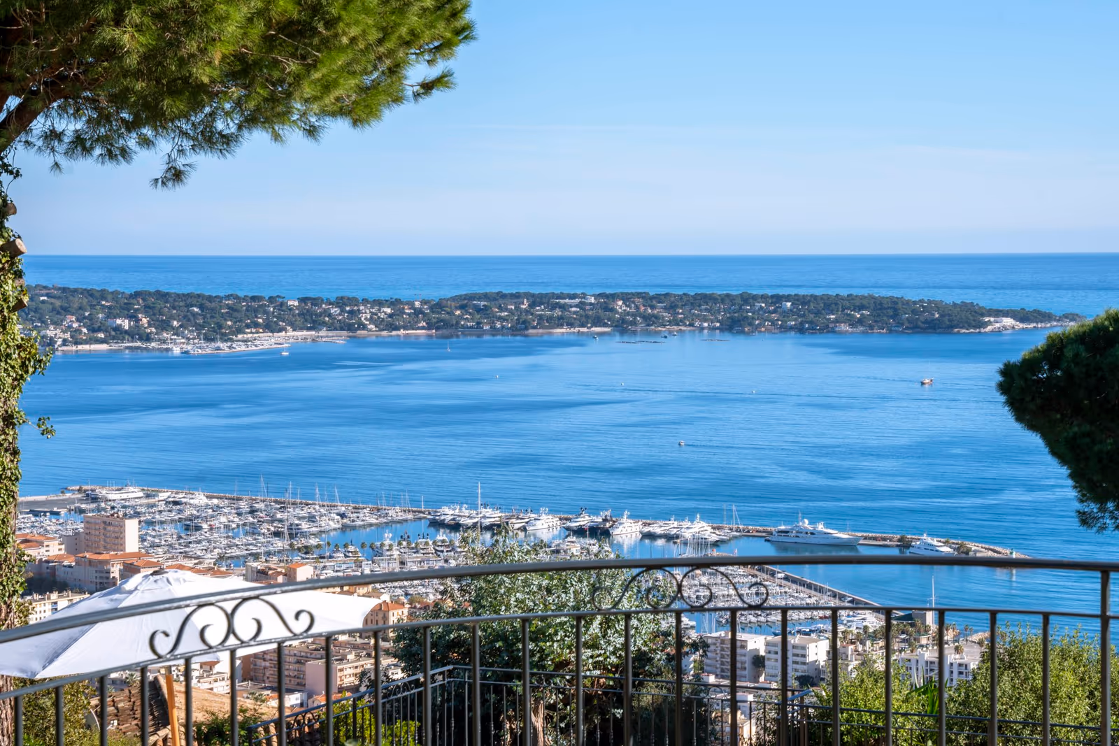 7-Bedroom Villa in Super-Cannes with Sea View & Tennis — view 7