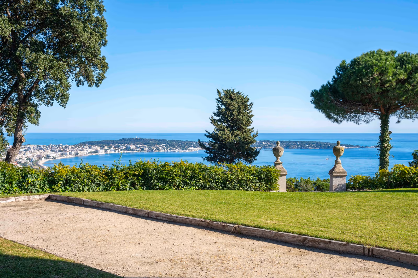 7-Bedroom Villa in Super-Cannes with Sea View & Tennis — view 9