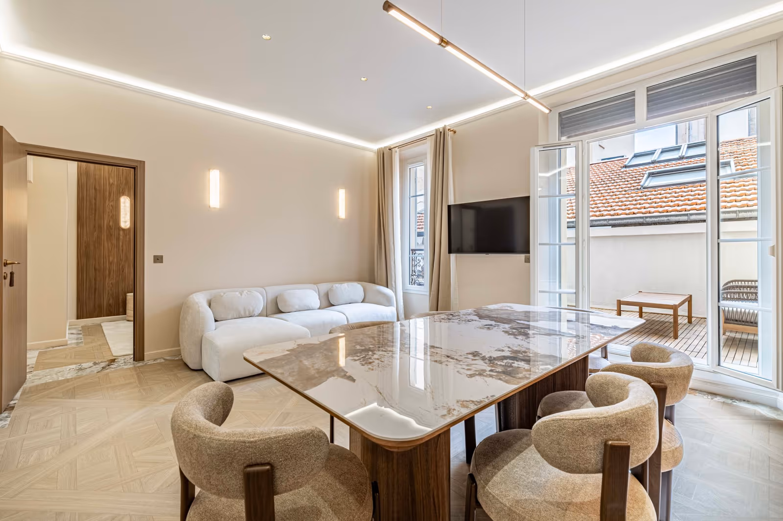 3-Bedroom Renovated Apartment in Cannes with South Terrace — view 3