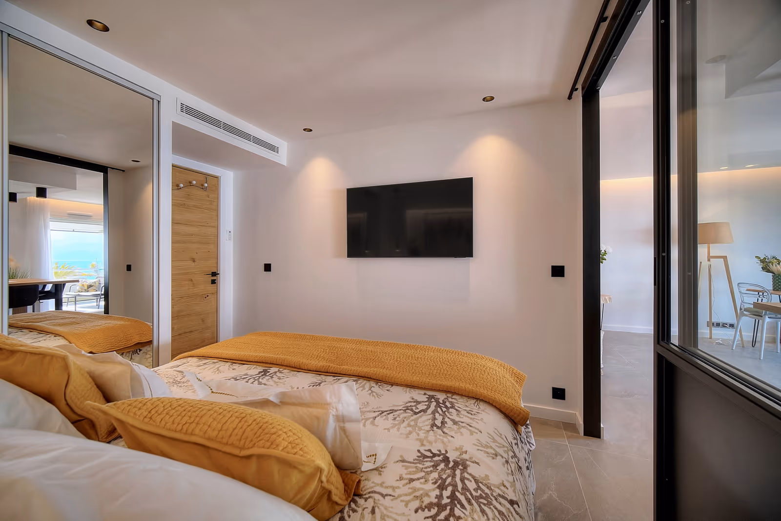 1-Bedroom Seafront Apartment in Villeneuve-Loubet — view 9