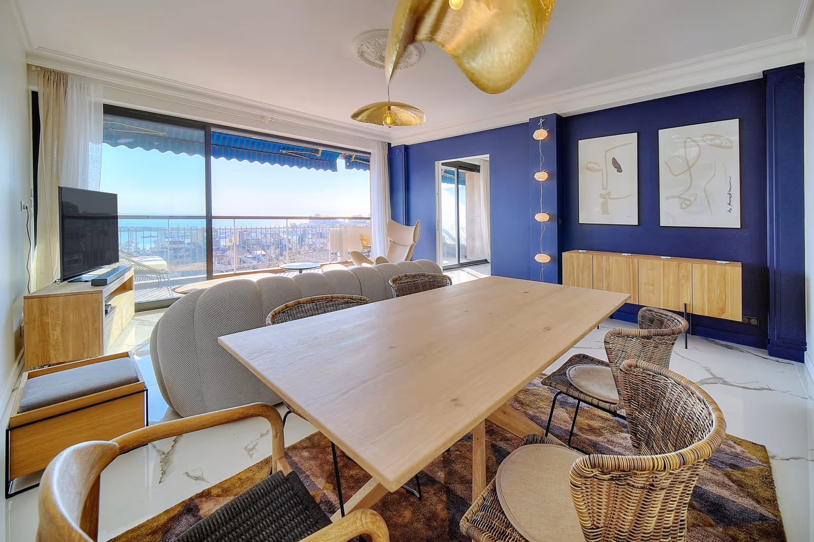 2-Bedroom Sea View Apartment in Cannes Centre — view 4