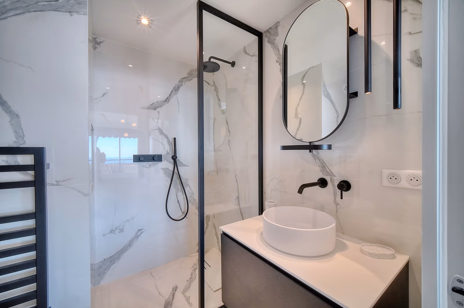 2-Bedroom Sea View Apartment in Cannes Centre — view 7