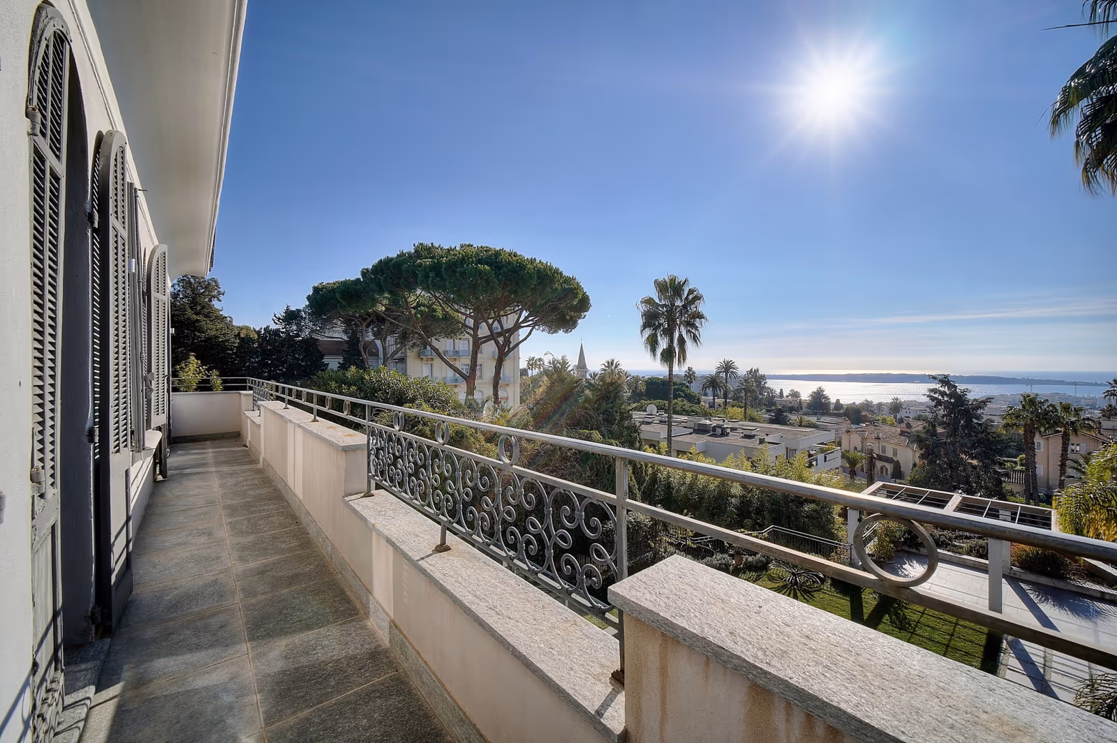 6-Bedroom Sea View Villa near Cannes Centre with Pool — view 6