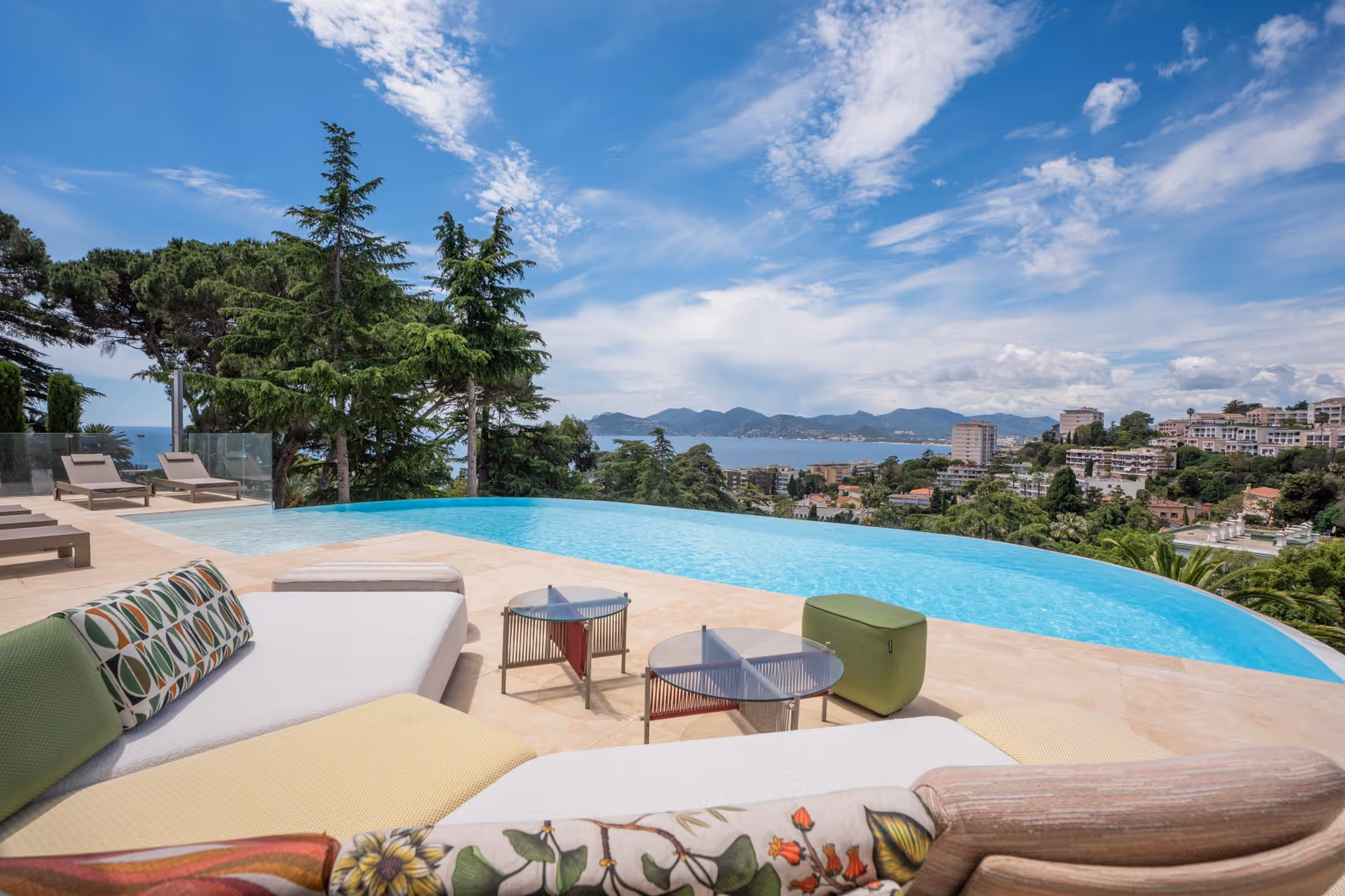 7-Bedroom Sea View Villa in Cannes with Infinity Pool — view 1