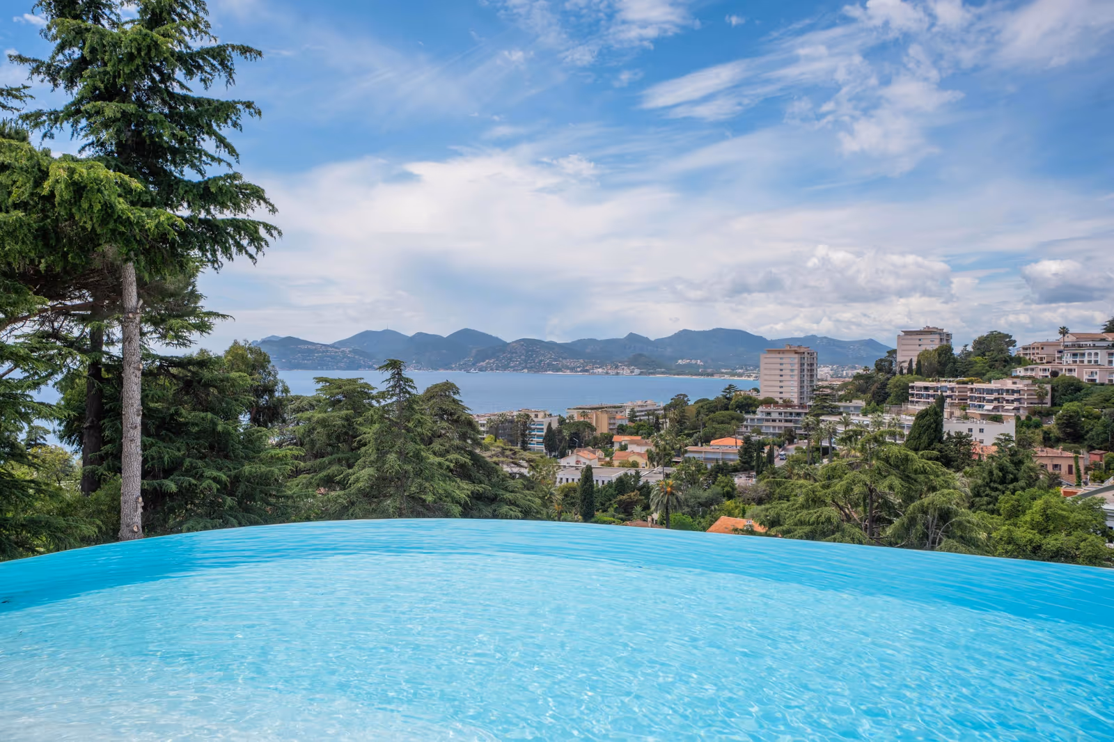 7-Bedroom Sea View Villa in Cannes with Infinity Pool — view 2