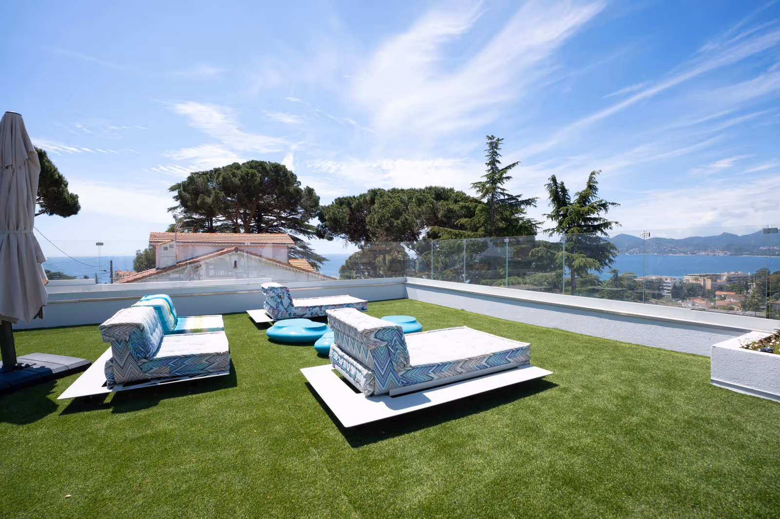 7-Bedroom Sea View Villa in Cannes with Infinity Pool — view 10