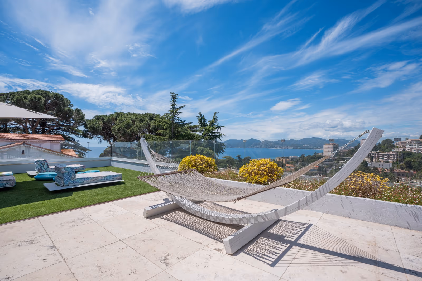 7-Bedroom Sea View Villa in Cannes with Infinity Pool — view 13
