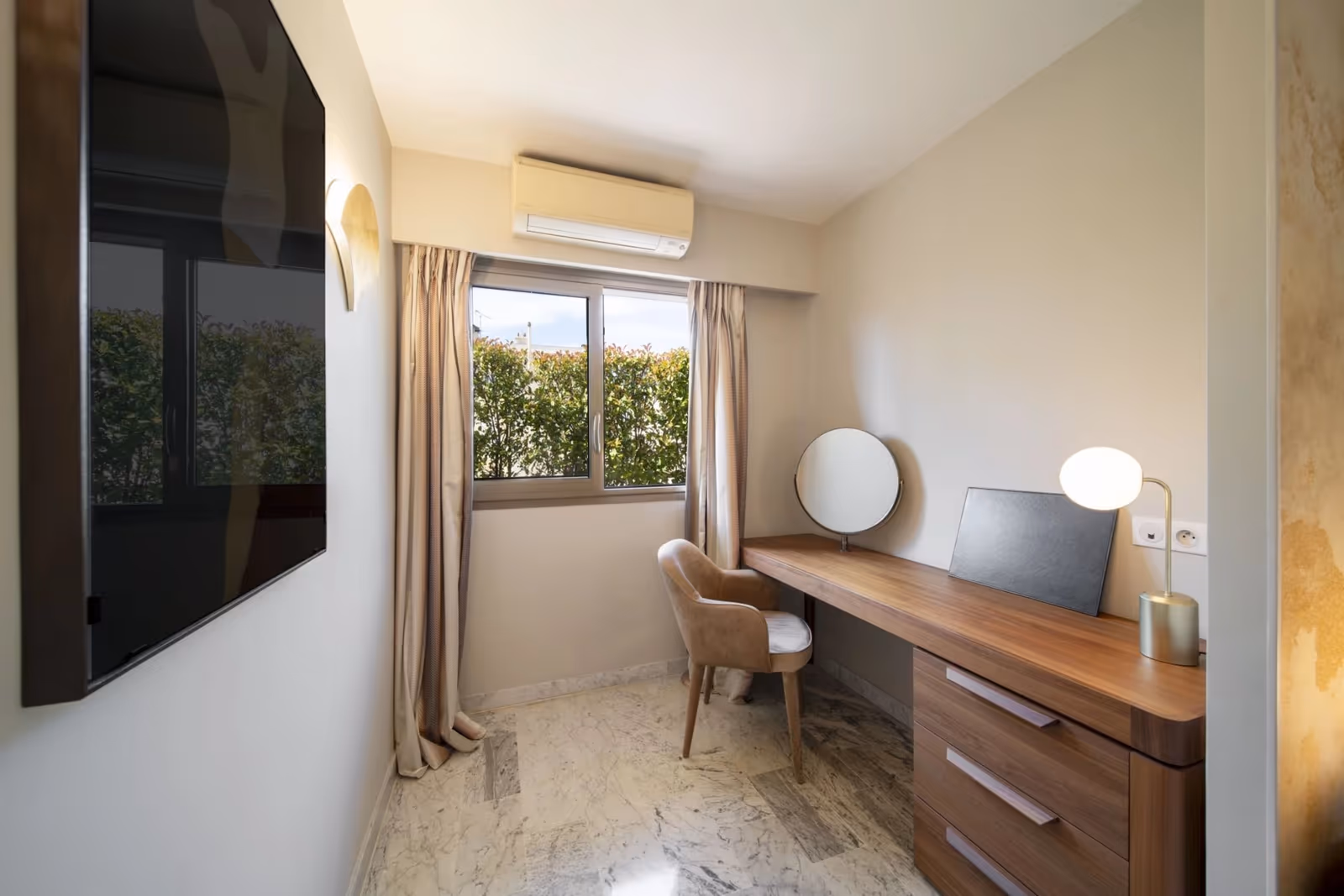 1-Bedroom Apartment in Cannes Centre with Teak Terrace — view 8