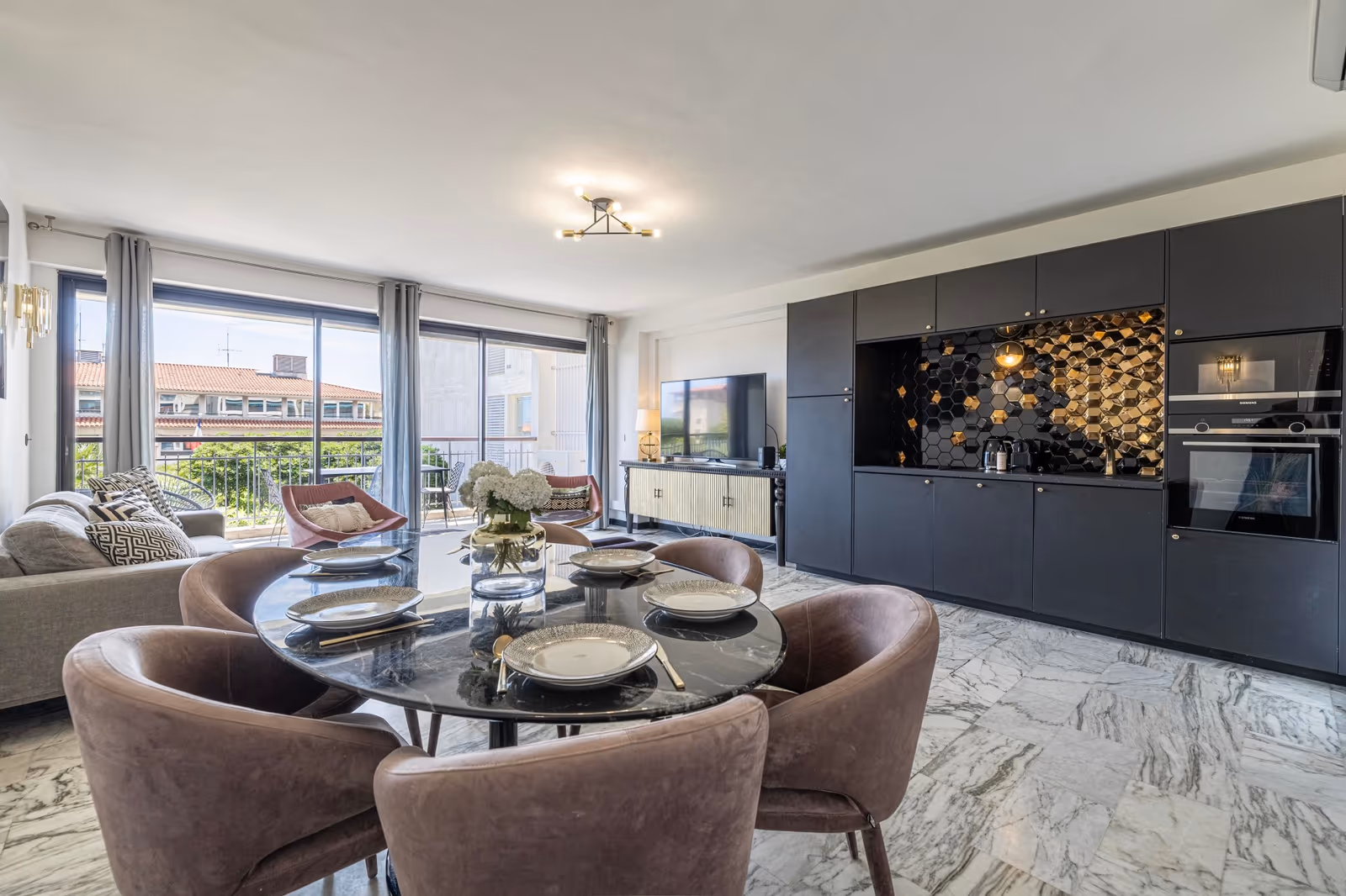 3-Bedroom Apartment in Cannes with Terrace & Parking, Cannes