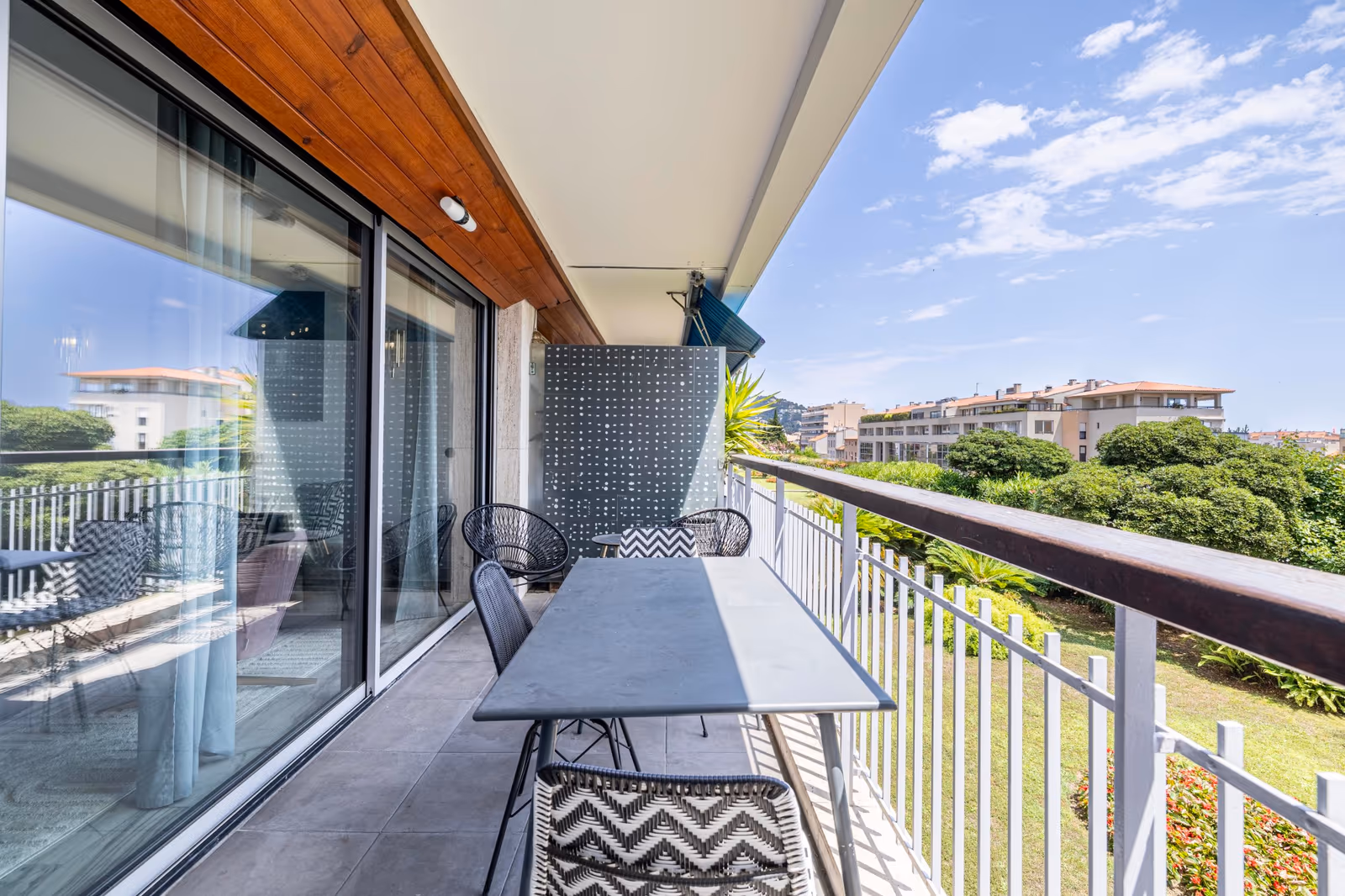 3-Bedroom Apartment in Cannes with Terrace & Parking — view 21