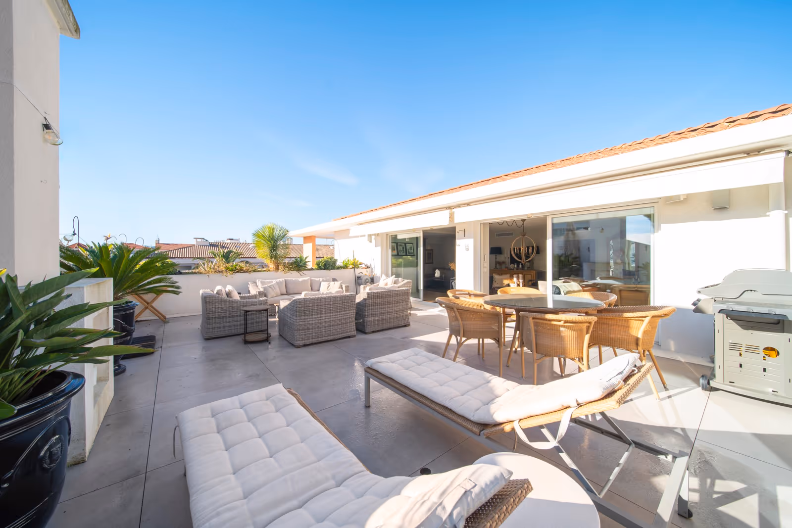 3-Bedroom Apartment near the Croisette with 50m² Terrace — view 1