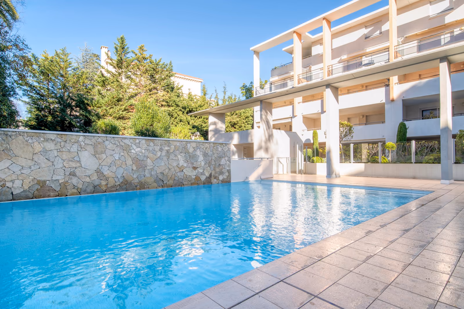 3-Bedroom Apartment near the Croisette with 50m² Terrace — view 16